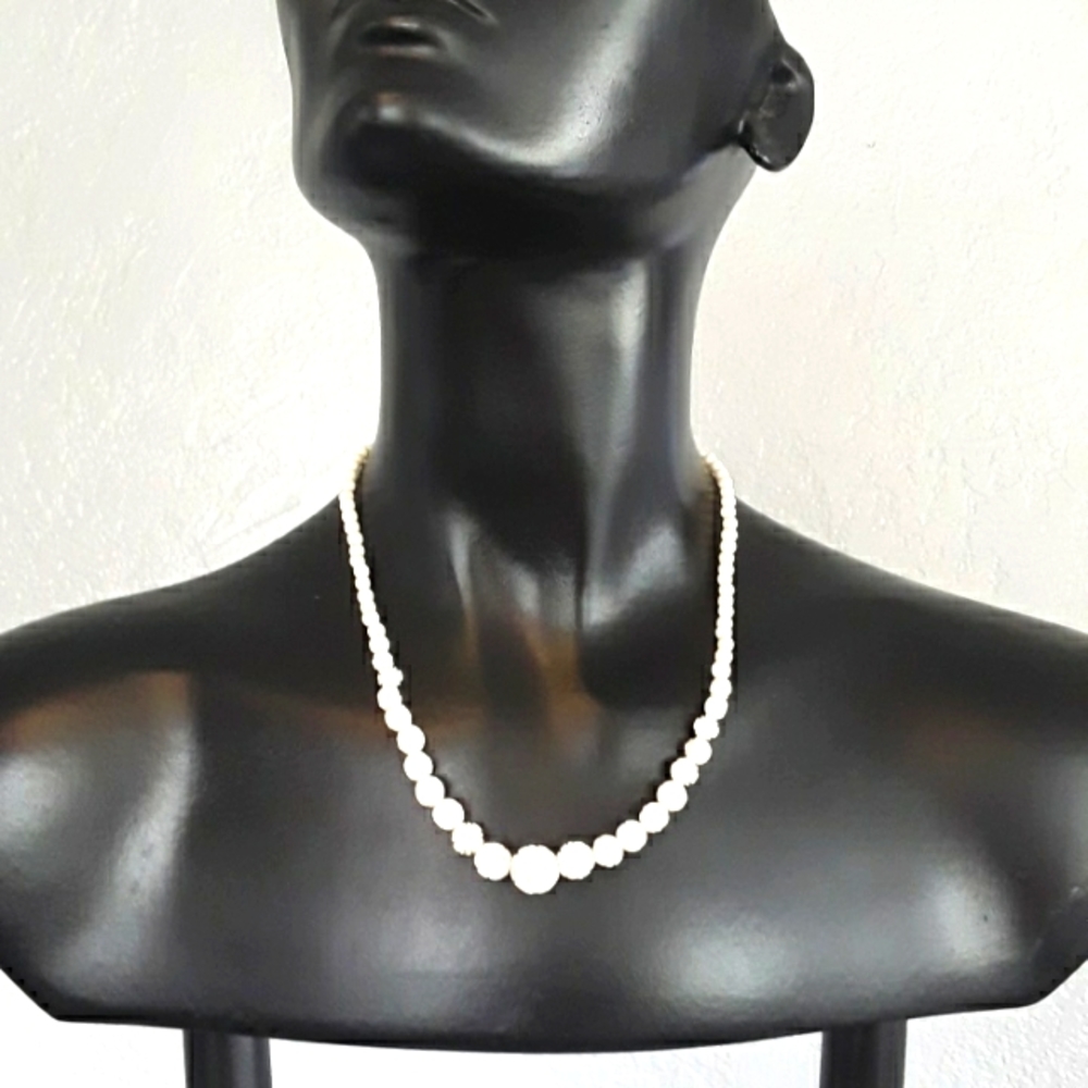 Vintage beaded necklace looks like ivory